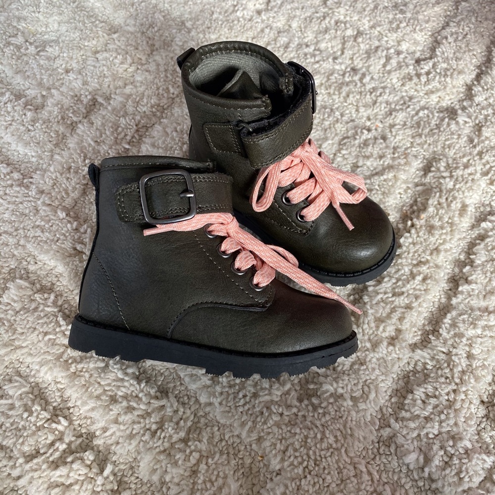 Size 6c toddler girl Gray Boots with pink laces